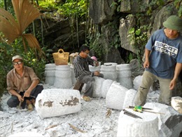Ấn tượng nghề đục đá của người dân tộc Tày ở Minh Quang 
